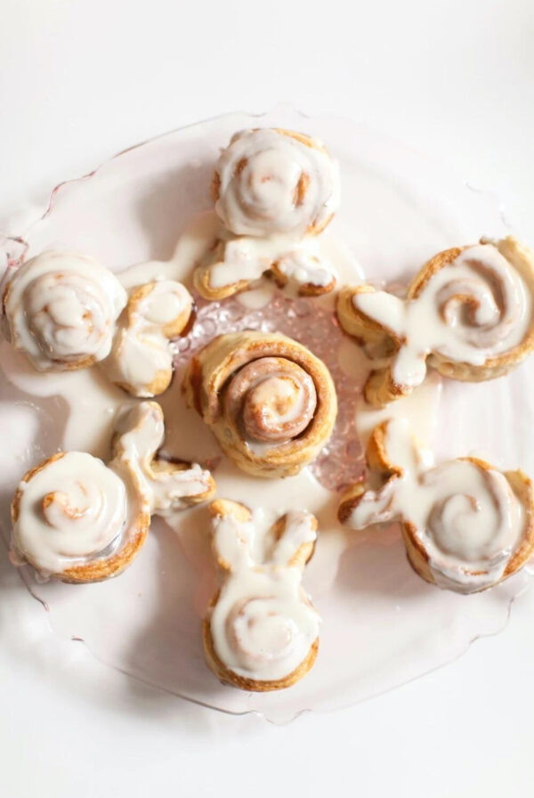 bunn cinnamon rolls on a pink platter