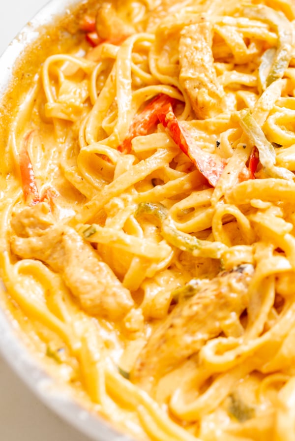 A skillet full of Cajun chicken pasta.