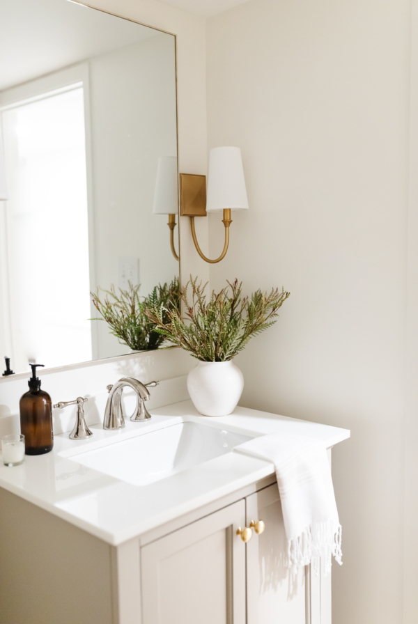 A bathroom with greige paint color on walls and vanity