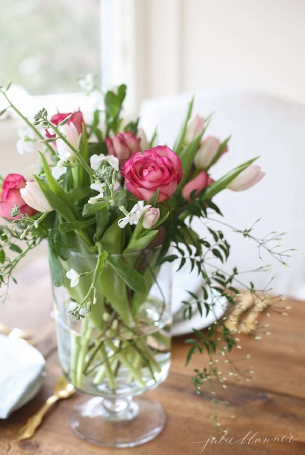 how to arrange flowers for Valentine's Day